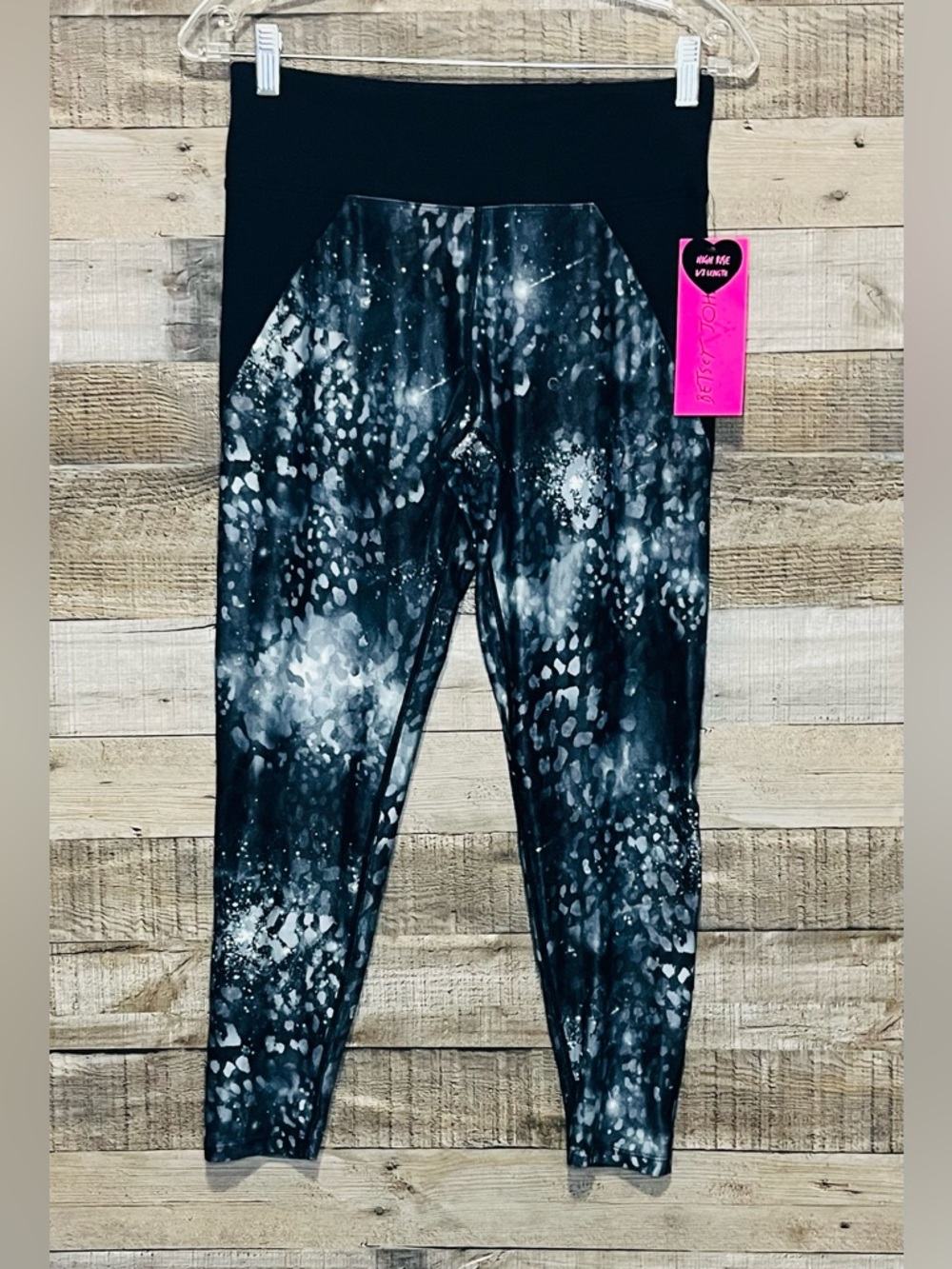 NWT Betsey Johnson Hi Rise 7/8 Performance Leggings Size Medium Galactic Print